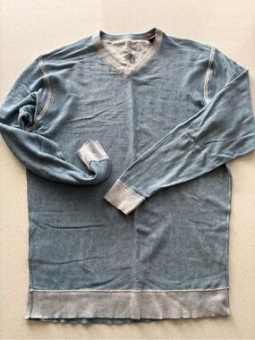 Tommy Bahama Men's V-Neck Lightweight Blue Sweater